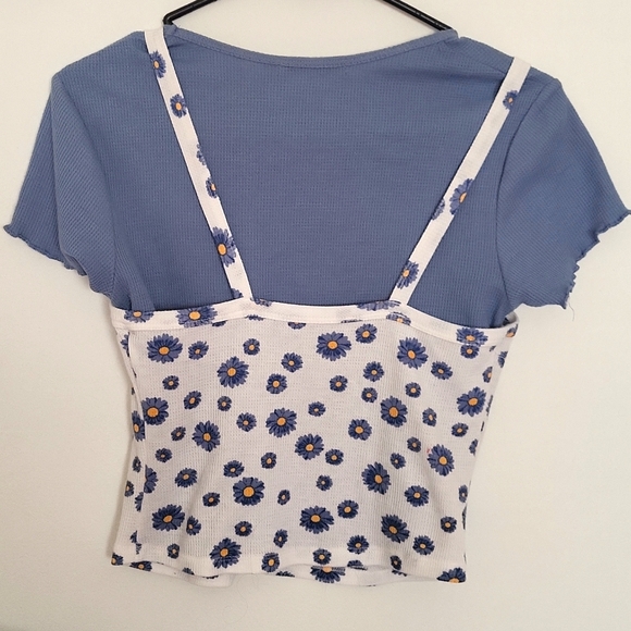 Blue daisy crop top - Picture 2 of 3